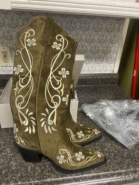 Women's Olive Green Embroidered Heeled Cowboy Boots
